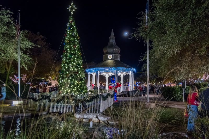Dickens On Main In Boerne