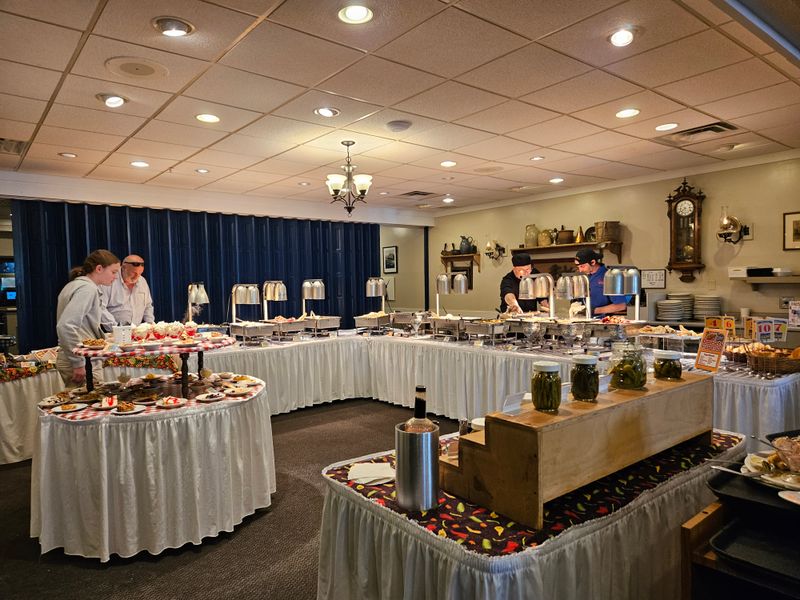 Why This Iowa All-You-Can-Eat Buffet Is Worth The Road Trip - Decor Hint Weekend Brunch Buffet Offers Morning And Midday Favorites