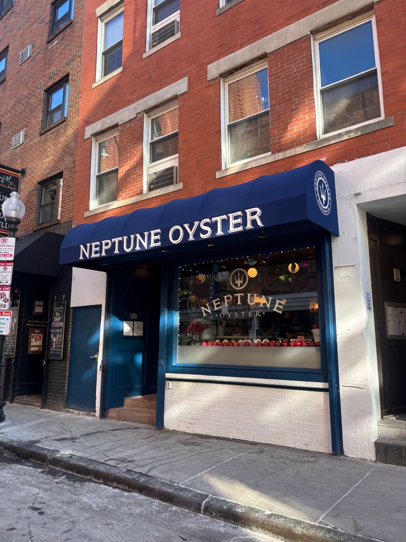 13 Italian Dining Secrets Massachusetts Locals Can't Keep To Themselves - Decor Hint Neptune Oyster