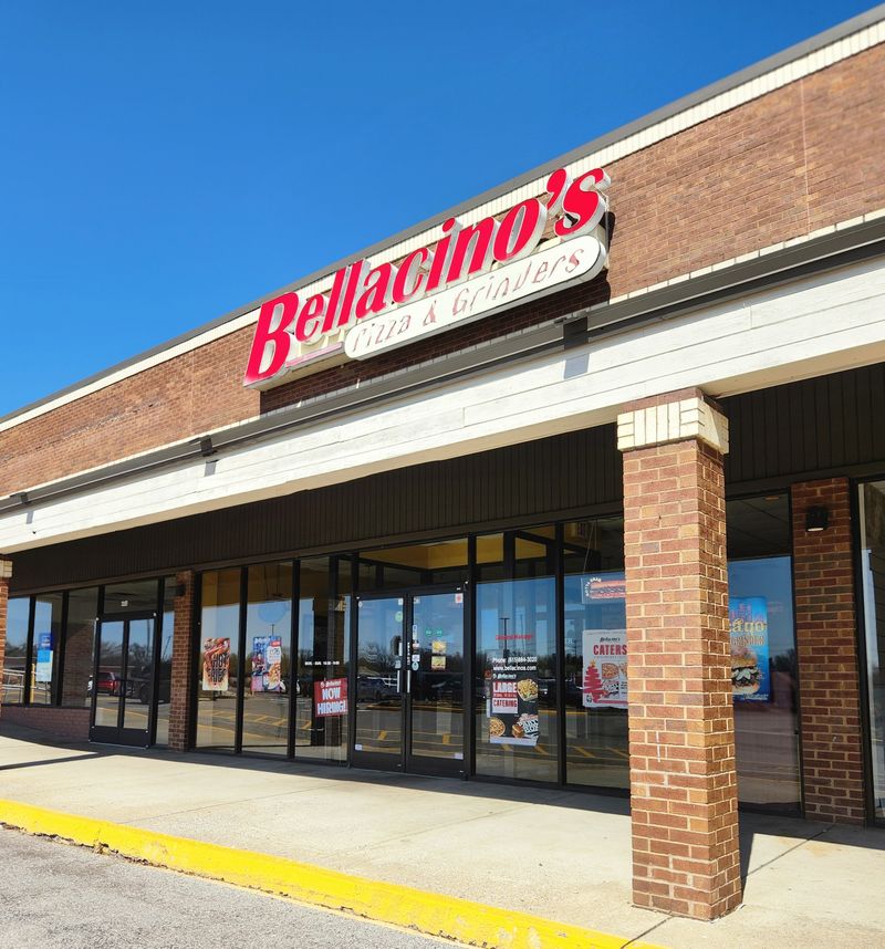 13 Hole-In-The-Wall Italian Restaurants In Tennessee Only Locals Know About - Decor Hint Bellacino's