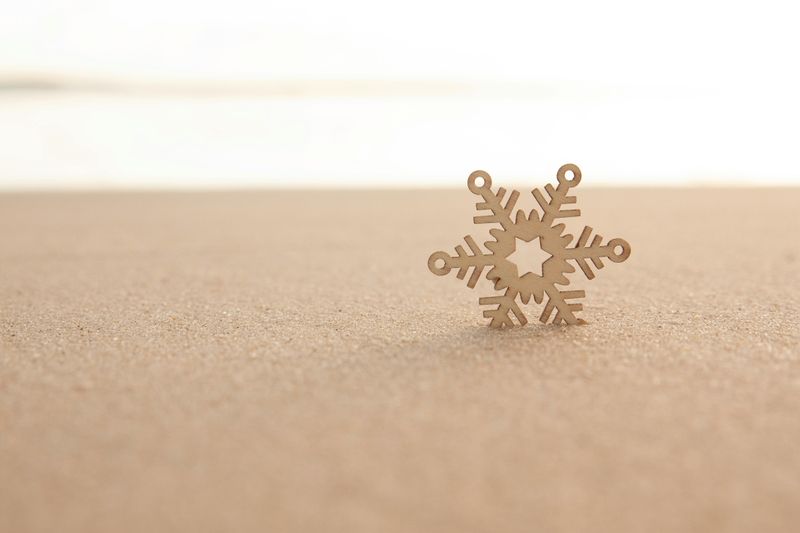 California Beach-Inspired Christmas Décor Ideas Full Of Breezy Magic - Decor Hint Sand Dollar Snowflakes