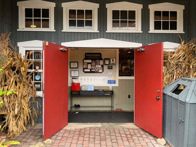 15 Beloved Ohio Buffets Serving The Comfort Foods Midwesterners Crave - Decor Hint Pine Tree Barn