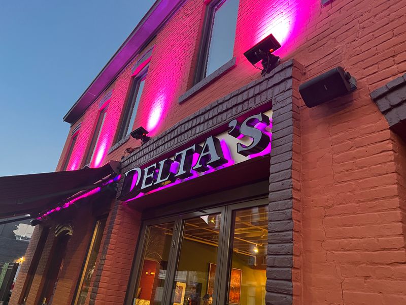 Mississippi Buffets Serving Fried Chicken That Feels Straight Out Of Church Potluck - Decor Hint Delta Soul Food Cafe