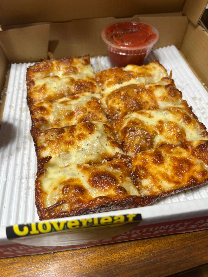 12 Michigan Pizza Joints You Have To Taste To Believe - Decor Hint Cloverleaf Bar & Restaurant