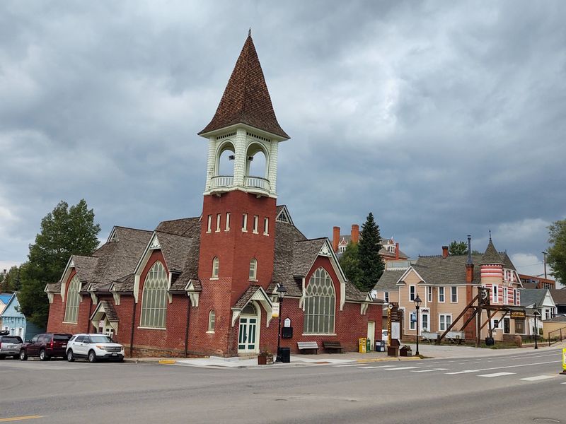 20 Colorado Ski Destinations That Keep Snow Lovers Coming Back Every Year - Decor Hint Leadville