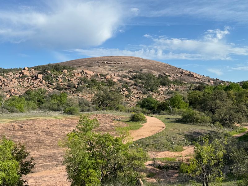 22 Overhyped Texas Attractions That Real Texans Skip Every Time - Decor Hint Enchanted Rock