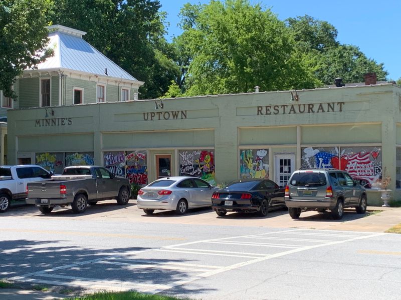 Minnie's Uptown Restaurant