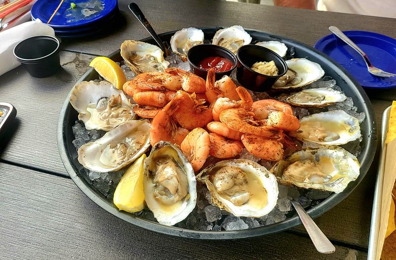 Tennessee Seafood Buffets Serving Endless Coastal Delights - Decor Hint Pinchy's Lobster + Rawbar