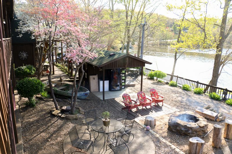 Shady Cliff Restaurant