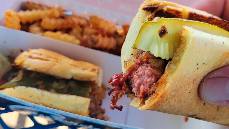17 Illinois Eateries That Prove Great Food Doesn't Have To Cost A Fortune - Decor Hint Superdawg Drive-In