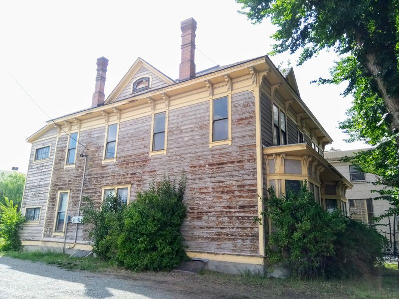 The Oregon Mountain Town So Affordable, Retirees Are Calling It A Dream - Decor Hint Cost Of Living That Stretches Every Dollar