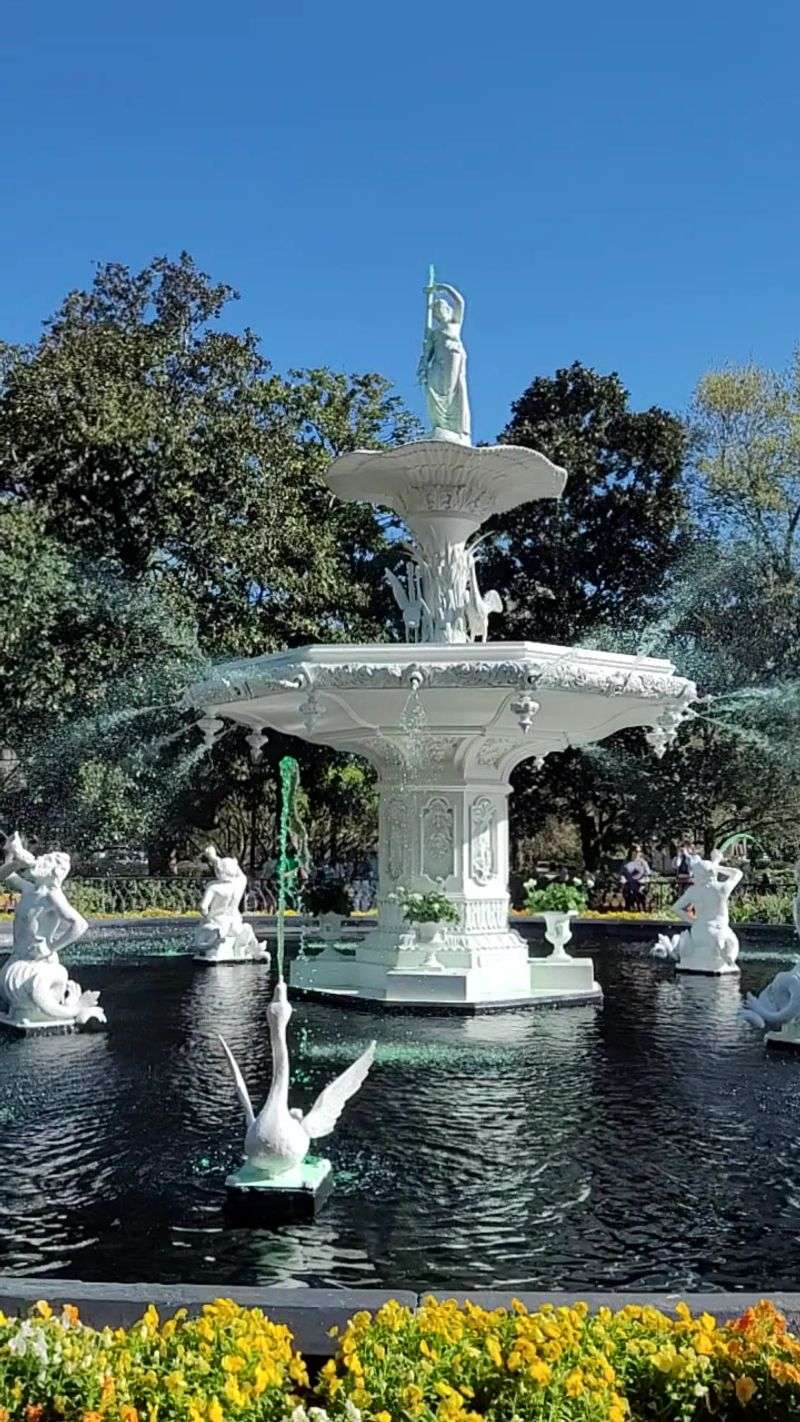 Savannah's Forsyth Park Fountain Becomes A Holiday Icon