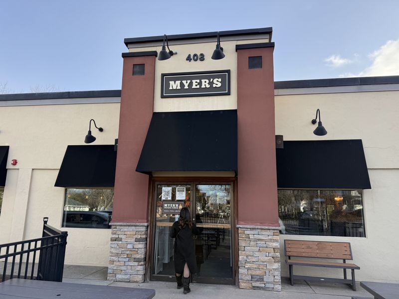 14 Cozy Vermont Soul Food Buffets That Make Cold Days Feel A Little Warmer - Decor Hint Myer's Bagel Bakery