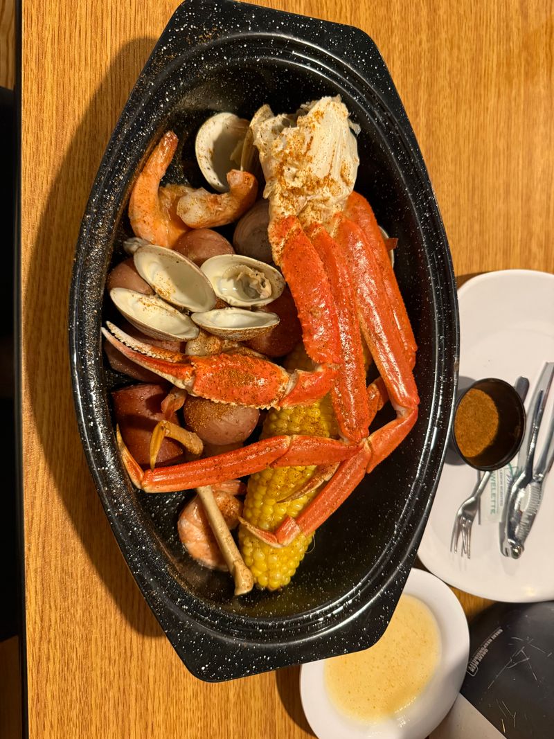 16 North Carolina Seafood Buffets That Keep Locals Coming Back Again And Again - Decor Hint Snapperz Grill & Steam Bar
