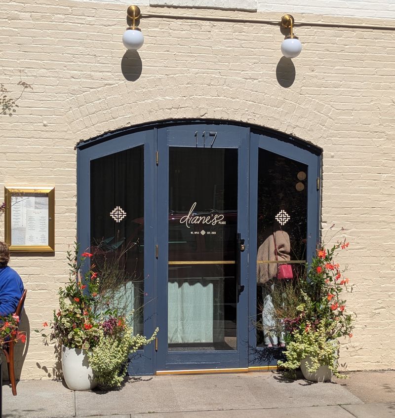 10 Off-The-Radar Minnesota Eateries Always Packed With Diners - Decor Hint Diane's Place