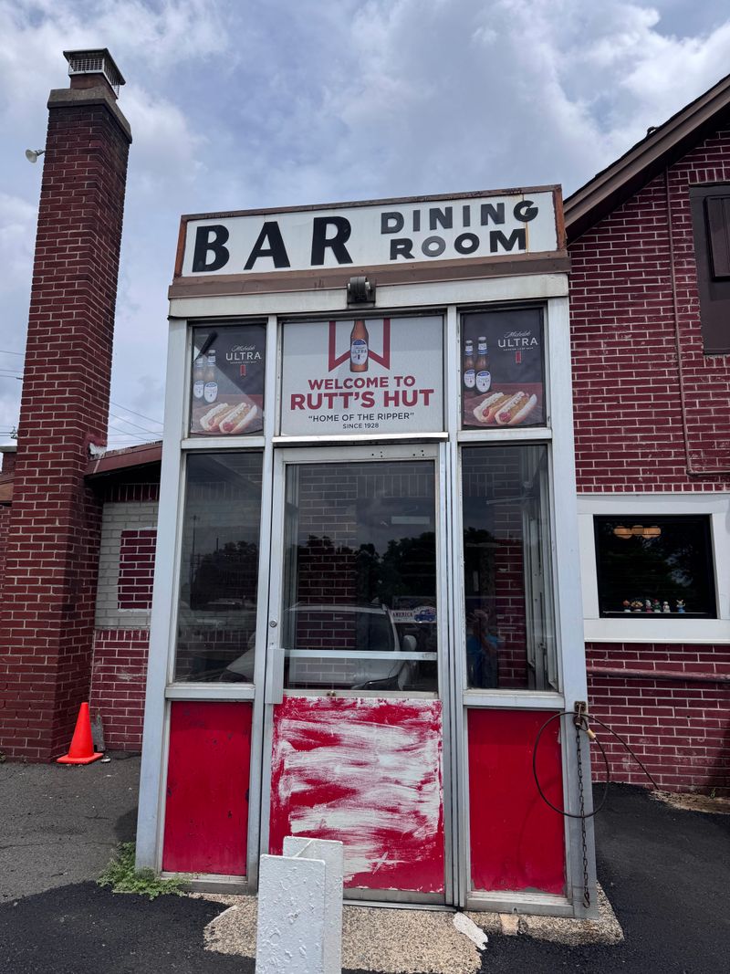 14 New Jersey Restaurants Serving Delectable Food Without The Big Bill - Decor Hint Rutt's Hut