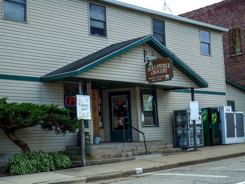 Hollandale Is Madison's Most Overlooked Countryside Gem Here Are 12 Things Worth Seeing - Decor Hint Hollandale Grocery