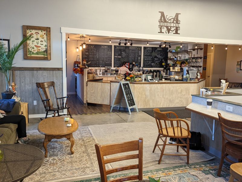 Mississippi Buffets Serving Fried Chicken That Feels Straight Out Of Church Potluck - Decor Hint Mamaste Cafe and Play