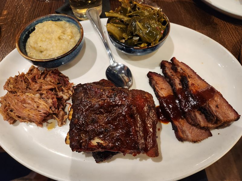 Pasadena's Top Spots For Comfort Food Everyone's Raving About - Decor Hint Gus's BBQ