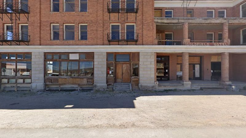 18 Wonderfully Weird Roadside Attractions In Nevada You Need To See To Believe - Decor Hint Goldfield Hotel's Haunted Reputation