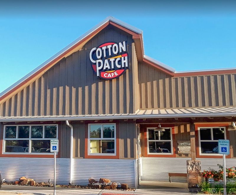 18 Texas Fried Chicken Places Where Family Pride Shows In Every Crispy Plate - Decor Hint Cotton Patch Cafe