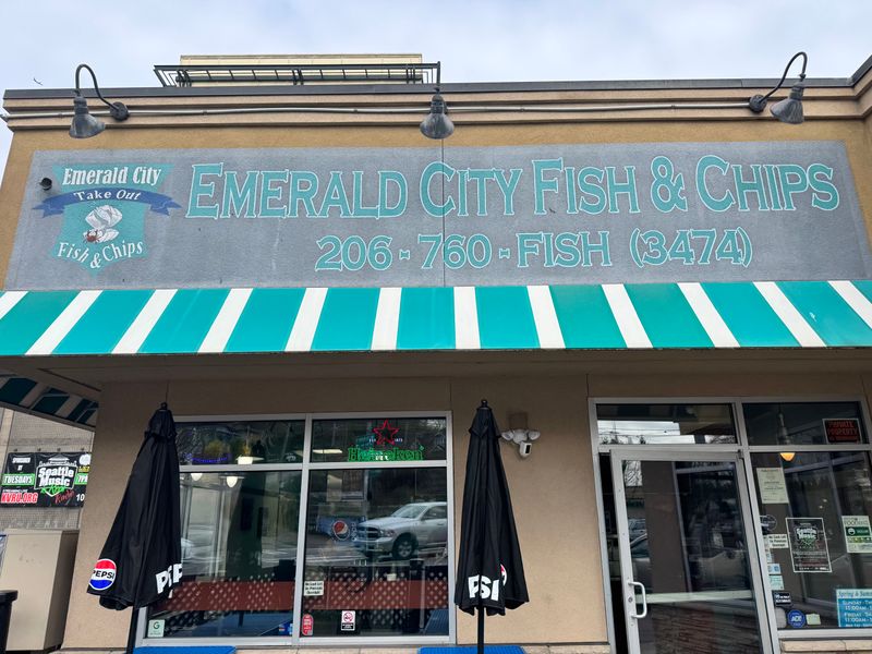 11 Must-Visit Catfish Houses In Washington That Serve Perfectly Crispy Bites - Decor Hint Emerald City Fish & Chips