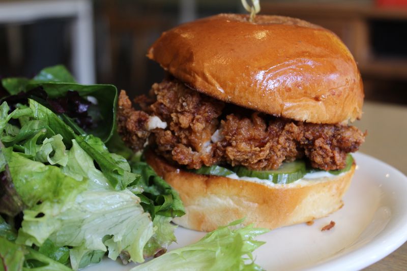 15 California Diners Serving Fried Chicken With That Perfect Homemade Comfort - Decor Hint Poppy + Rose