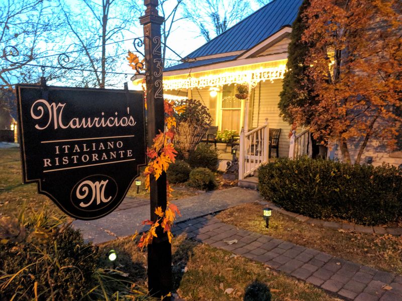 13 Hole-In-The-Wall Italian Restaurants In Tennessee Only Locals Know About - Decor Hint Mauricio's Italian Restaurant