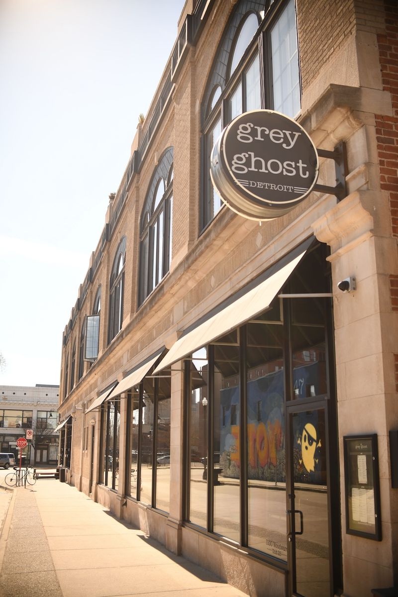 16 Michigan Restaurants People Happily Wait Hours For - And Say It's Worth It - Decor Hint Grey Ghost Detroit