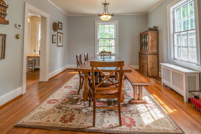 Dining Room Styling Secrets That Never Go Out Of Style In Georgia - Decor Hint Add A Classic Area Rug