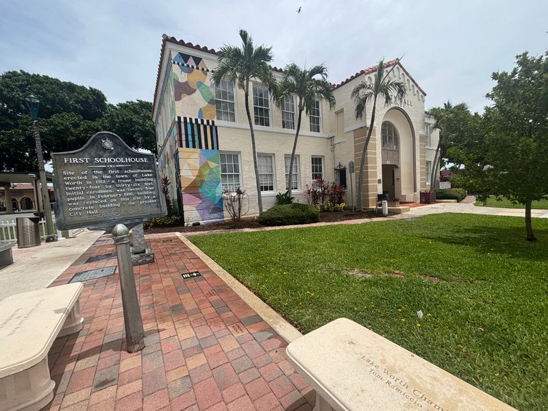 14 Florida Beach Towns You Can't Miss This Winter For Sunshine And Coastal Relaxation - Decor Hint Lake Worth Beach