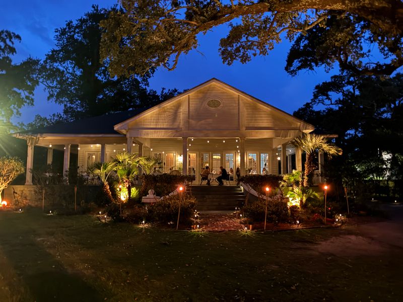 13 Mississippi Seafood Buffets Overflowing With Cajun Flavor Locals Love - Decor Hint The Chimneys Restaurant