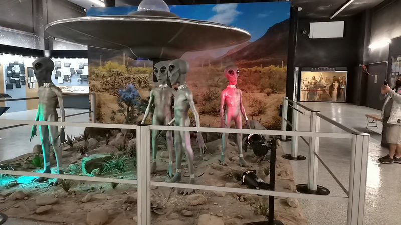 14 Roadside Wonders In New Mexico's Desert That Locals Swear Are The Weirdest In The US - Decor Hint International UFO Museum