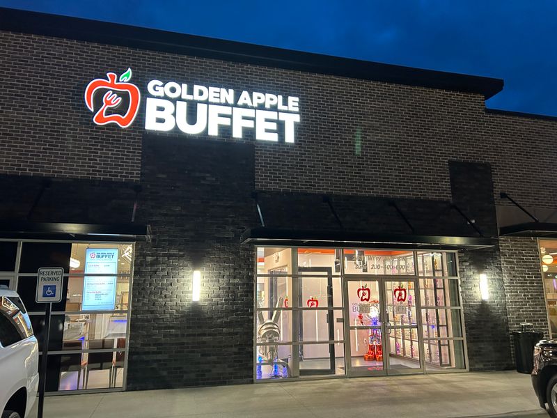 Golden Apple Buffet – Cedar Rapids