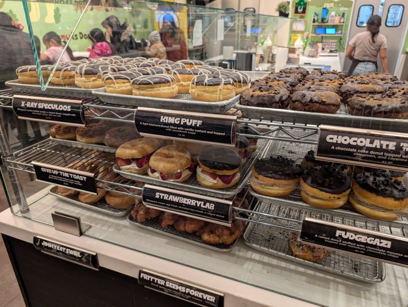 13 California Doughnut Shops That Consistently Rank Among The Best In America - Decor Hint Donut Friend