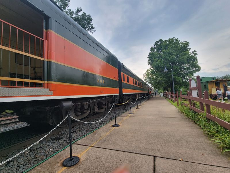 11 Minnesota Scenic Train Rides That Show Off The North’s Natural Magic - Decor Hint Osceola & St. Croix Valley Railway (Osceola, WI To MN)