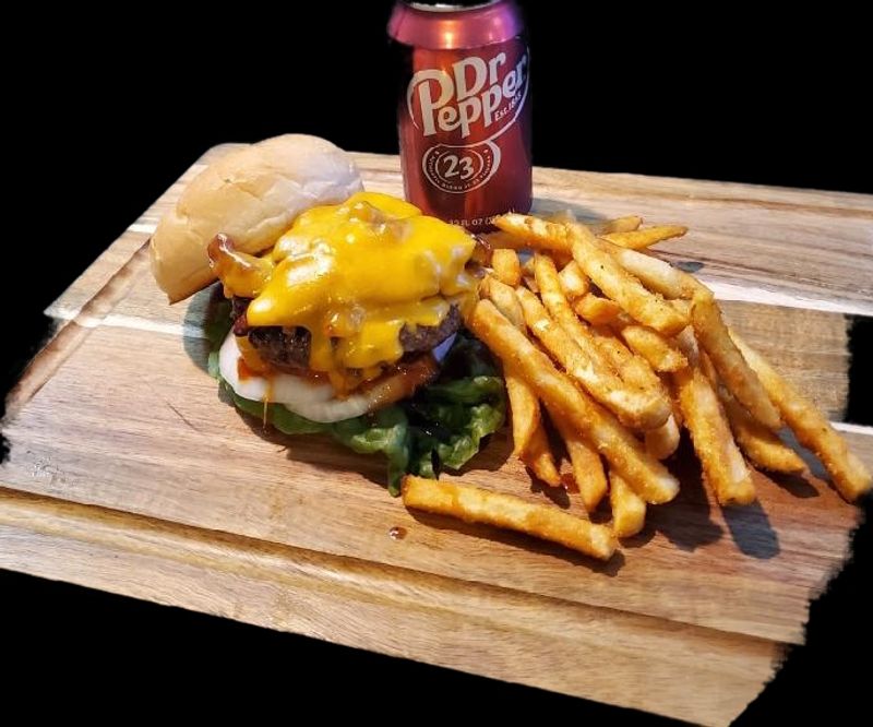 11 Iowa Fish Fry Taverns Locals Swear By For The Perfect Friday Tradition - Decor Hint Third Base Sports Bar