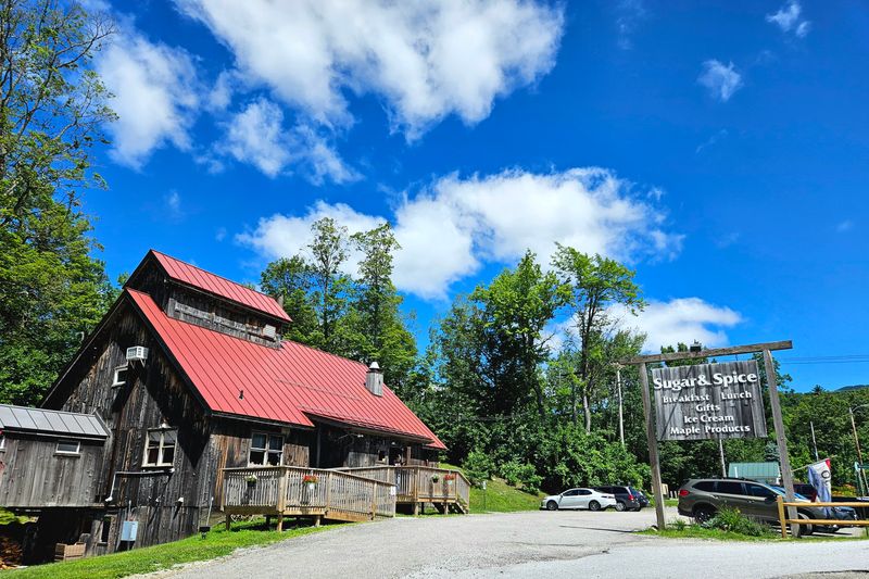 2026's New Year's Resolution: Supporting Local Eateries And Sustainable Dining In Vermont - Decor Hint Maple Sugar & Vermont Spice