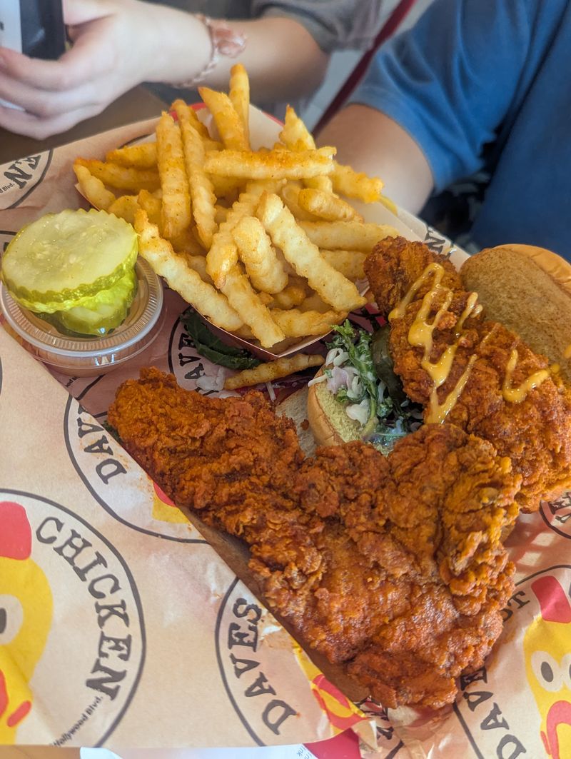15 California Diners Serving Fried Chicken With That Perfect Homemade Comfort - Decor Hint Dave's Hot Chicken