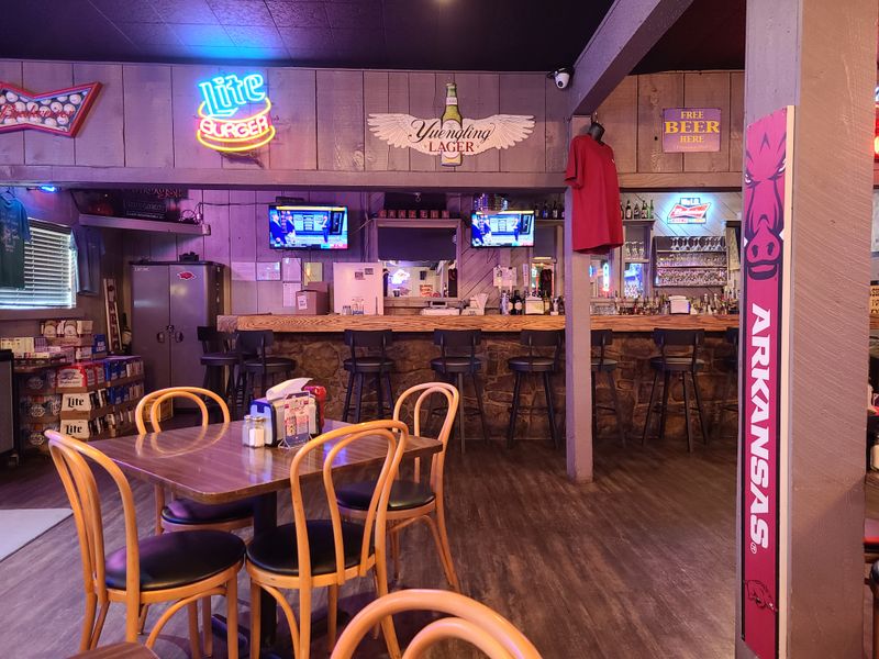 Discover 8 Arkansas Restaurants Famous For Frying Fish The Way The South Intended - Decor Hint Crazee’s Café