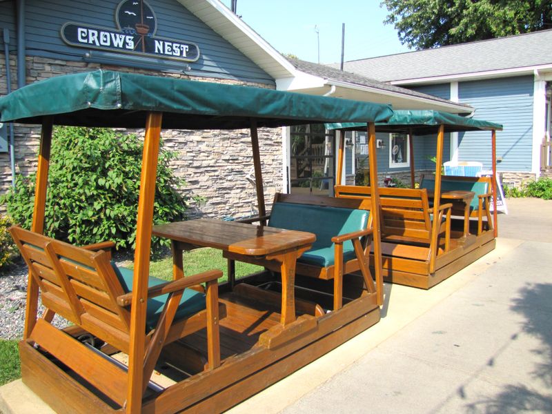 Crow's Nest Restaurant – Ashtabula