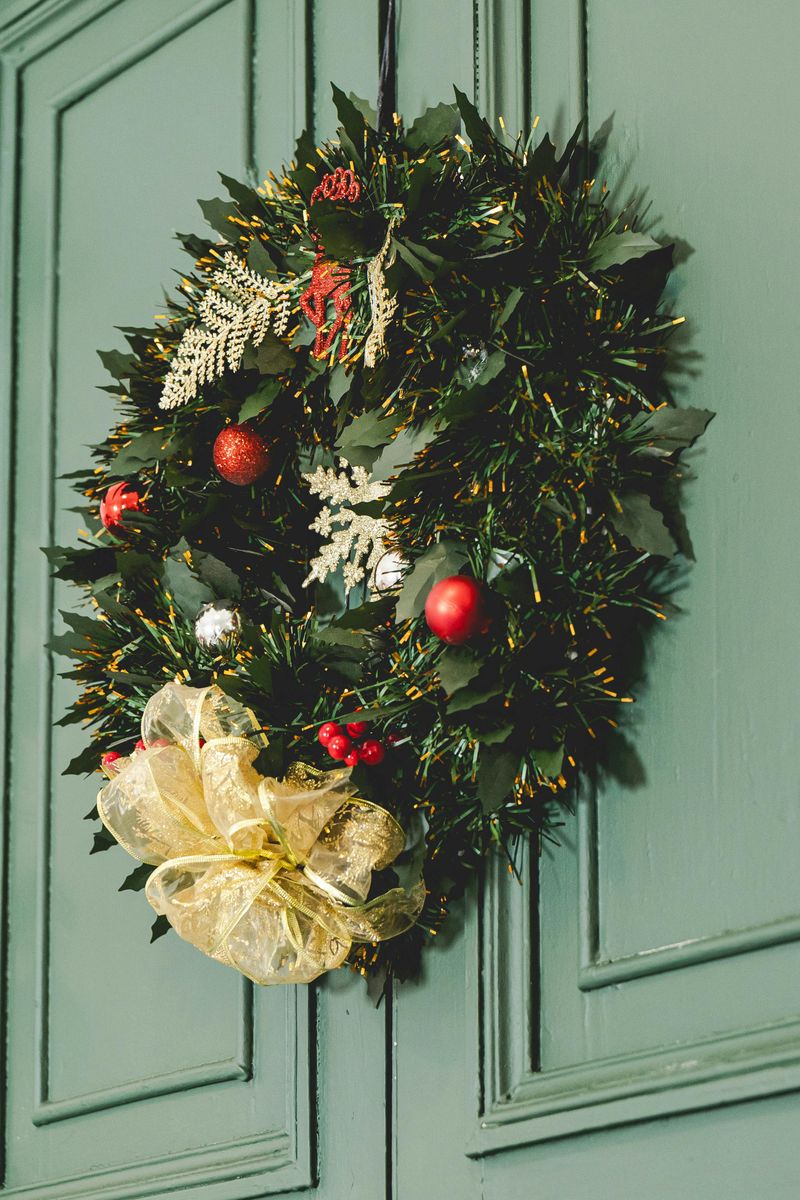 PhinneyWood's Winter Festival Brings Seattle, Washington Together For Seasonal Fun - Decor Hint Wreath Sale Supports Neighborhood Preschool