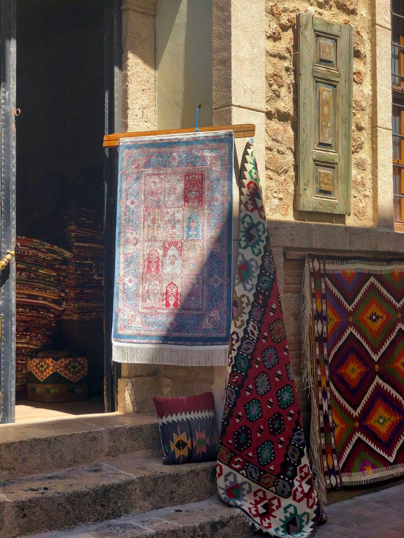 Rug Styles You'll See In Cozy Pennsylvania Living Rooms - Decor Hint Vintage Kilim Rugs