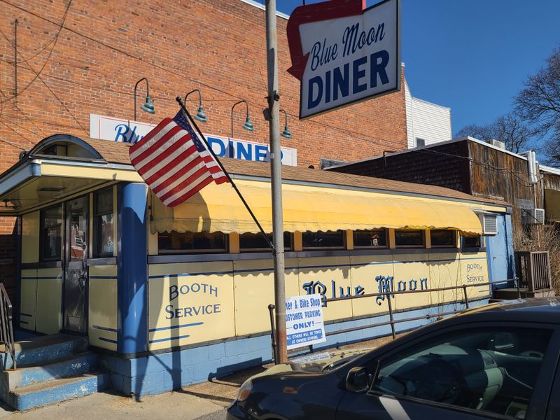 12 Massachusetts Diners That Power The Morning Rush With Comfort Classics - Decor Hint Blue Moon Diner