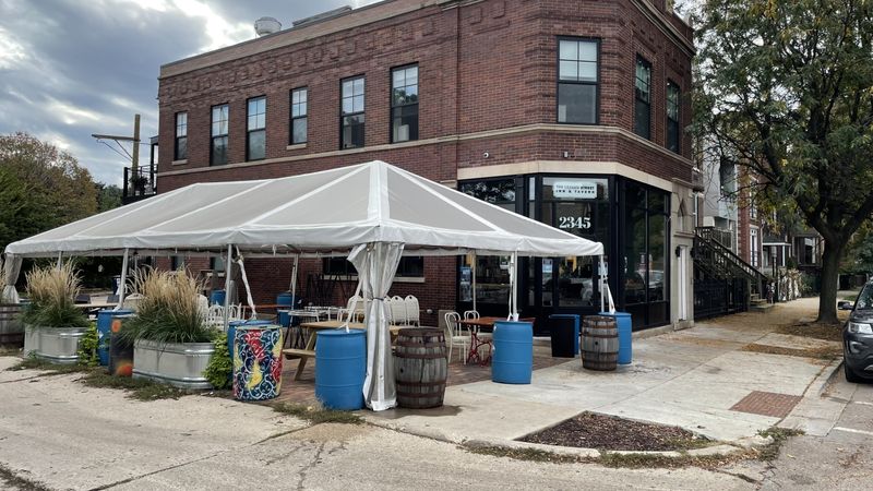 Leavitt Street Inn & Tavern