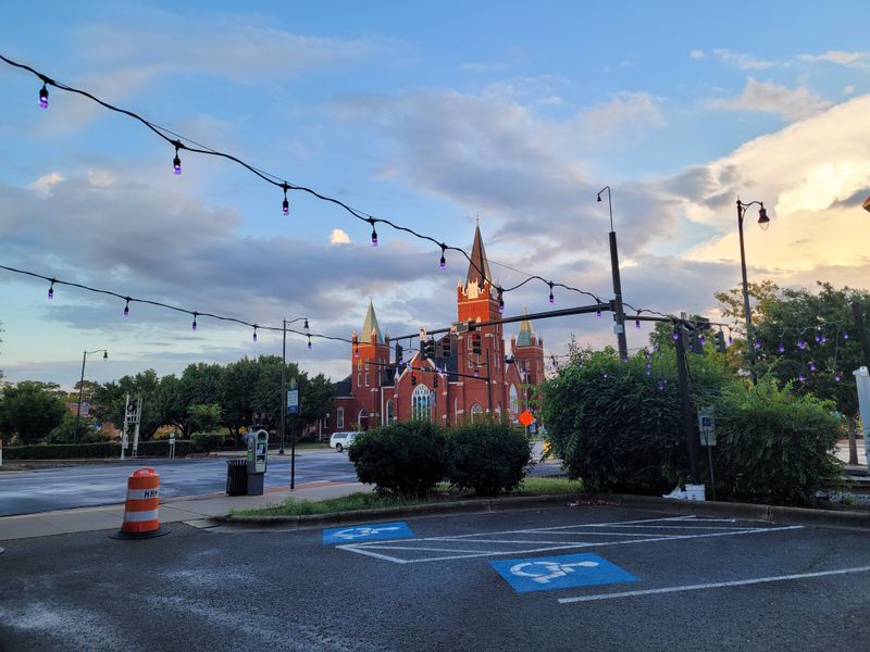Huske Hardware House Restaurant & Brewery
