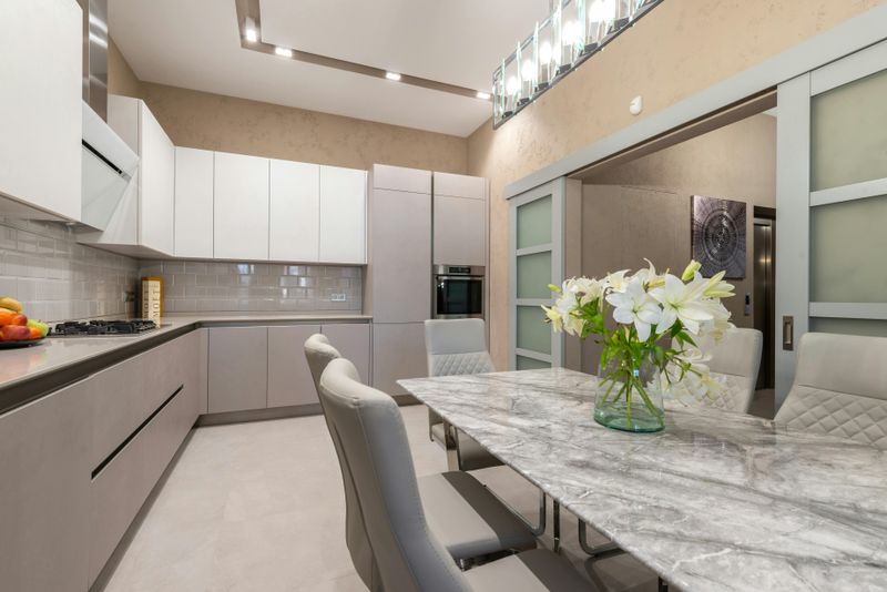 13 Outdated Minnesota Kitchen Styles You'll See Less Of - Decor Hint Fluorescent Lighting