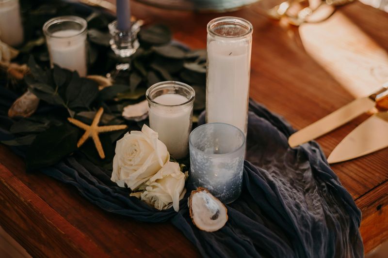 12 Delaware Coastal Christmas Décor Ideas Locals Swear By For A Serene Holiday Look - Decor Hint Oyster Shell Centerpiece With Greenery