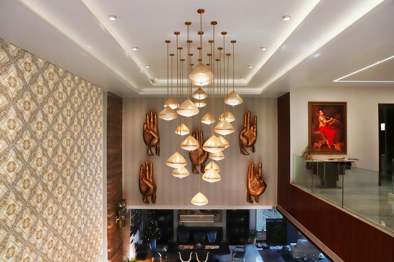 Dining Room Styling Secrets That Never Go Out Of Style In Georgia - Decor Hint Install A Statement Chandelier