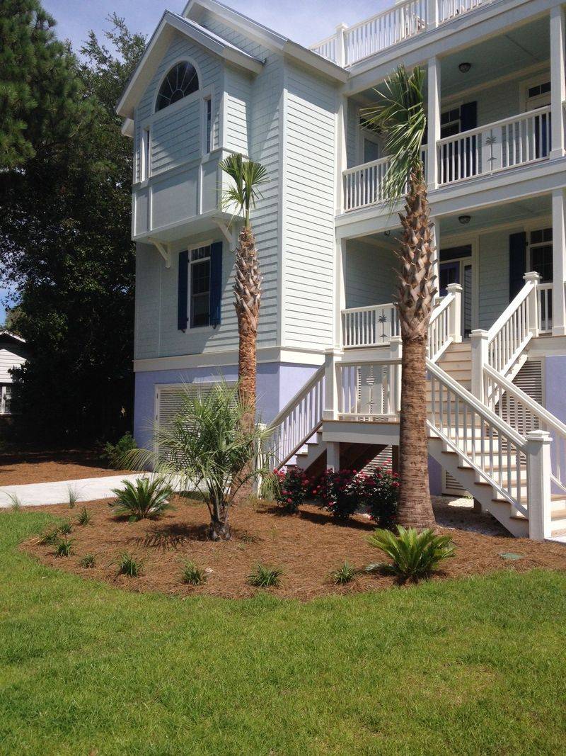 12 Front Porch Looks That Define South Carolina Welcoming Style - Decor Hint Palms And Hydrangeas